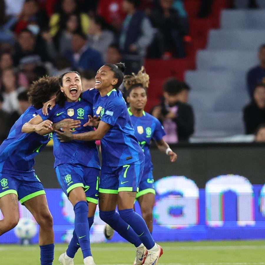 Em final emocionante, Brasil bate Colômbia e é campeão da