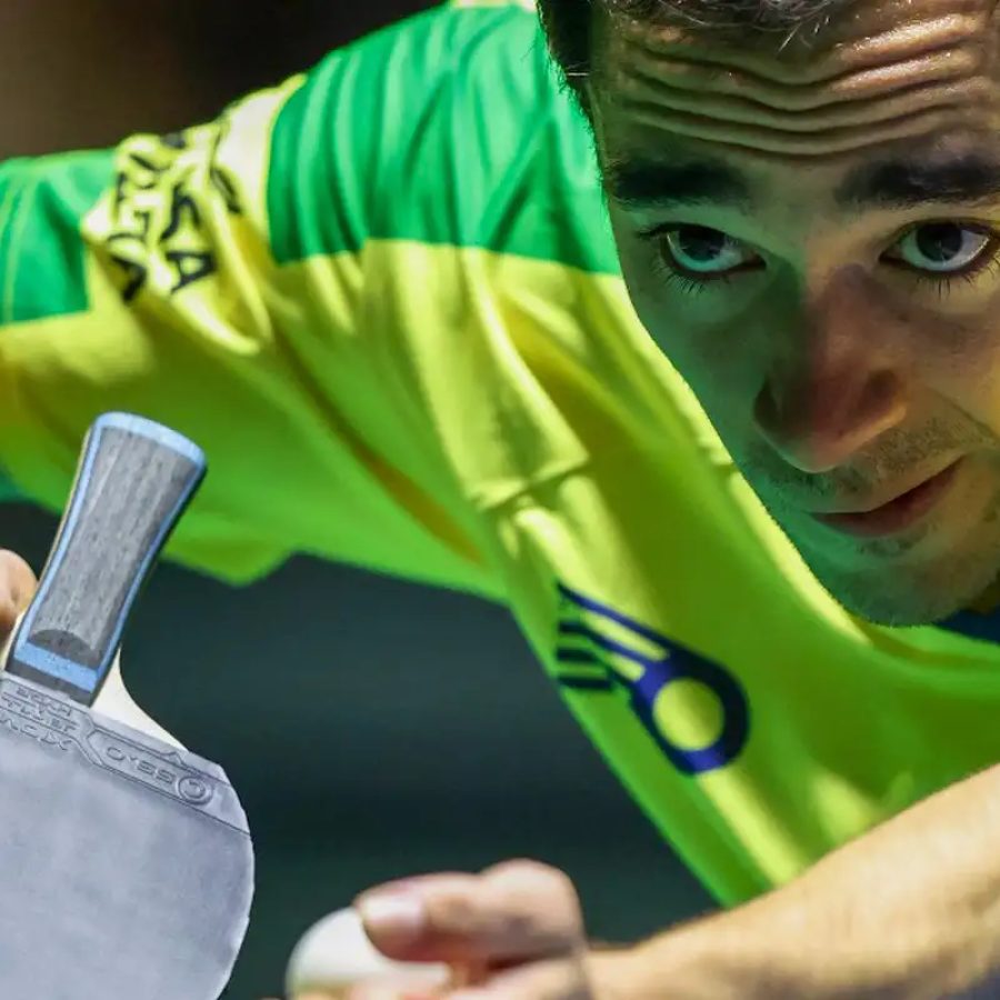 Hugo Calderano pega alemão Benedikt Duda na final em Foz