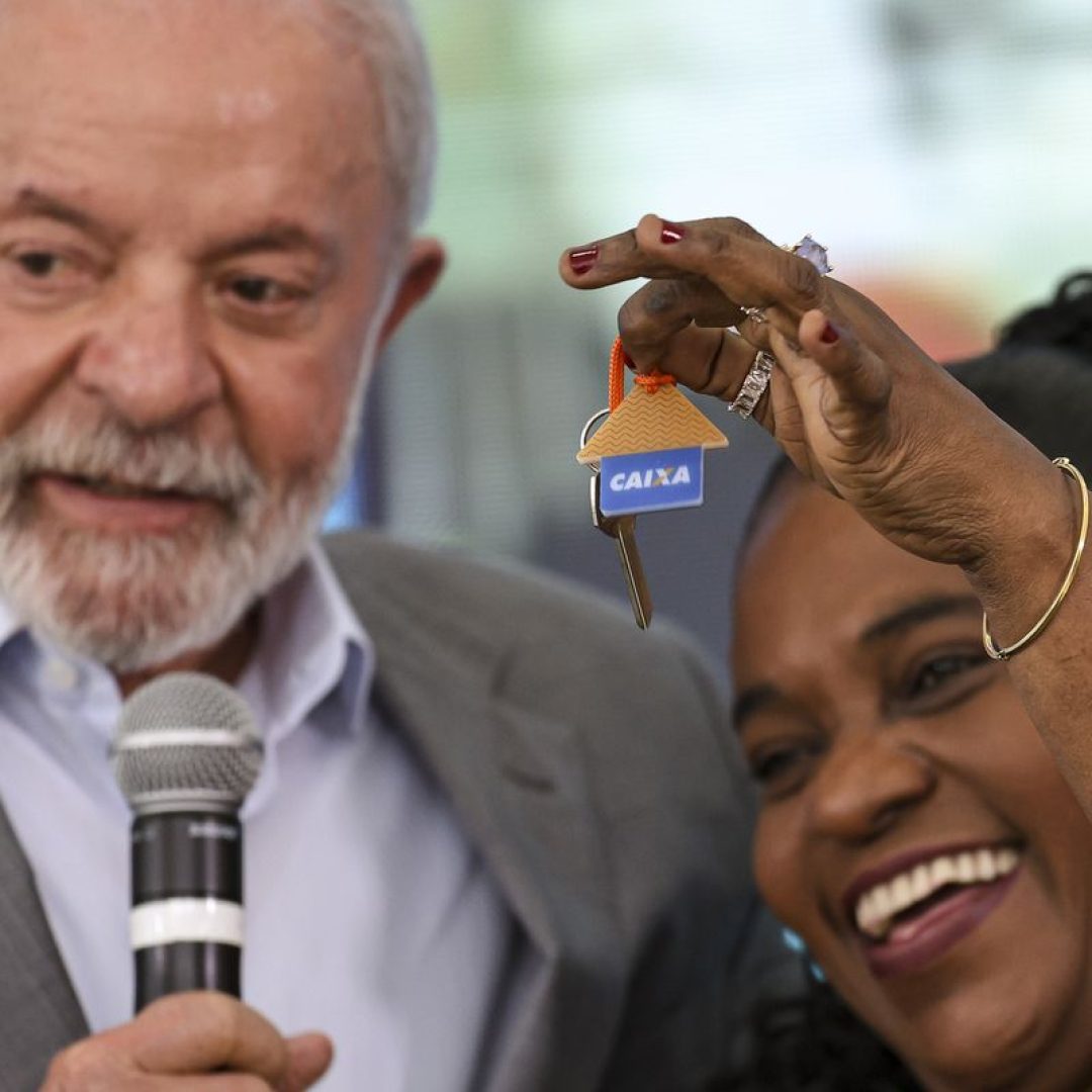Lula cobra recursos para crédito imobiliário para classe média