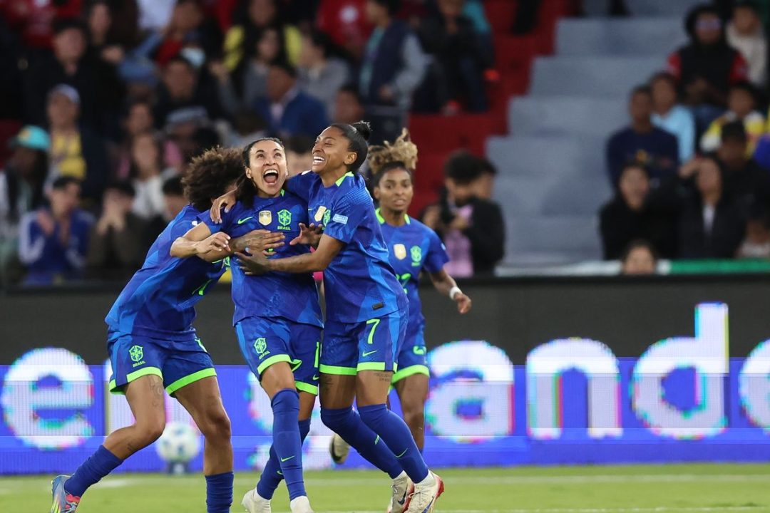 Em final emocionante, Brasil bate Colômbia e é campeão da
