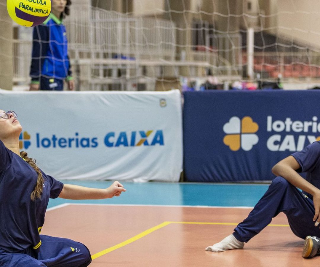 Gratuita, Escolinha Paralímpica leva esporte a jovens com deficiência