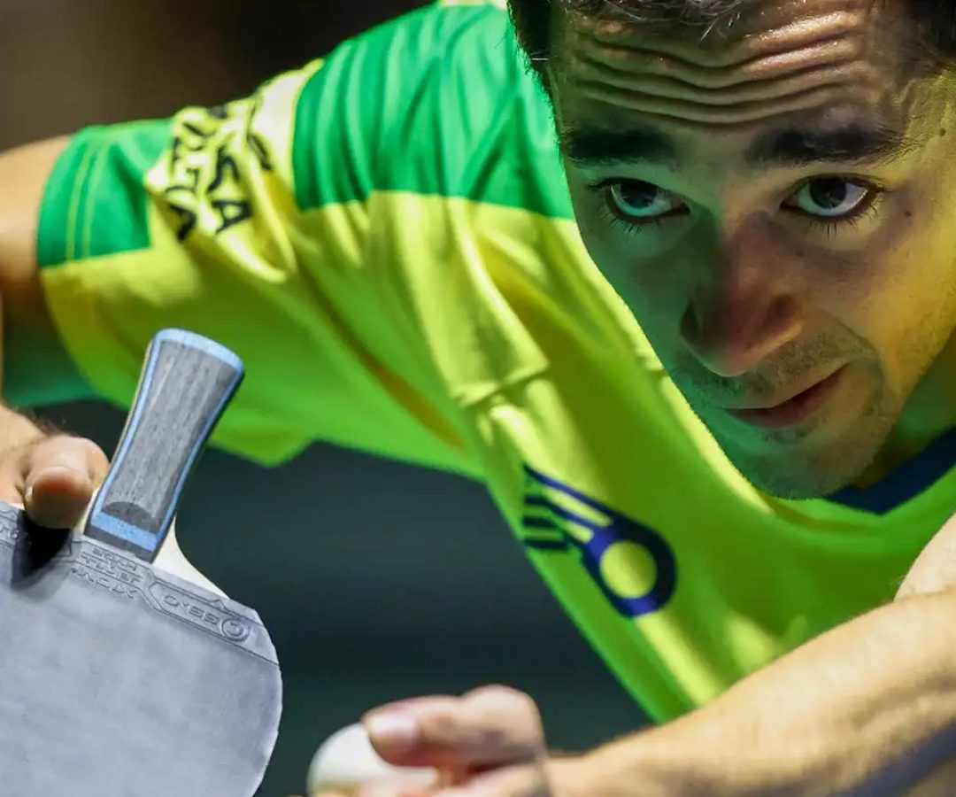 Hugo Calderano pega alemão Benedikt Duda na final em Foz
