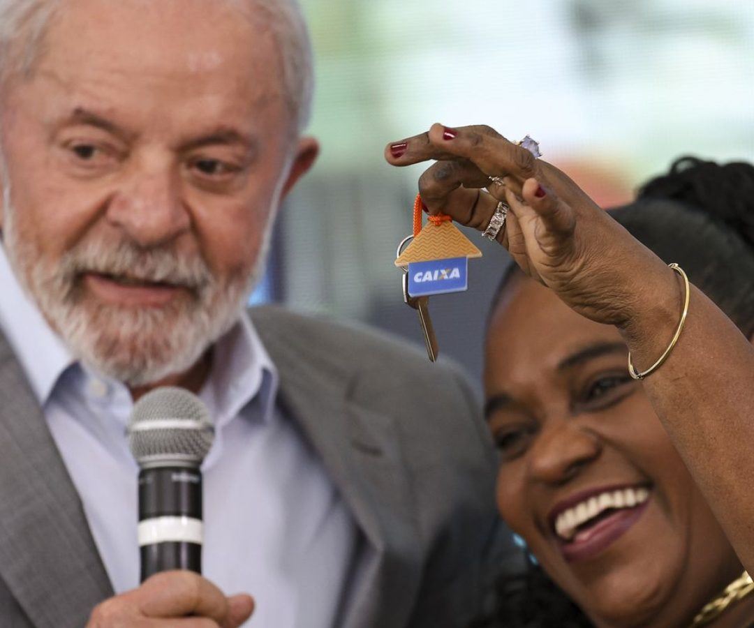 Lula cobra recursos para crédito imobiliário para classe média